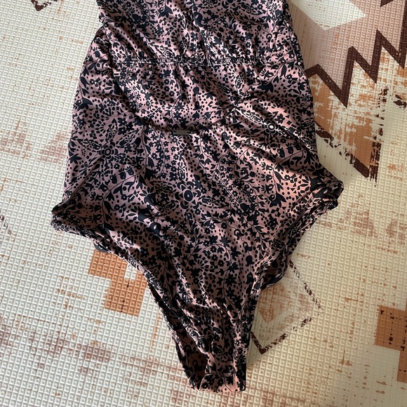 Beautiful Ele Swim high neck one piece - Picture 2 of 4